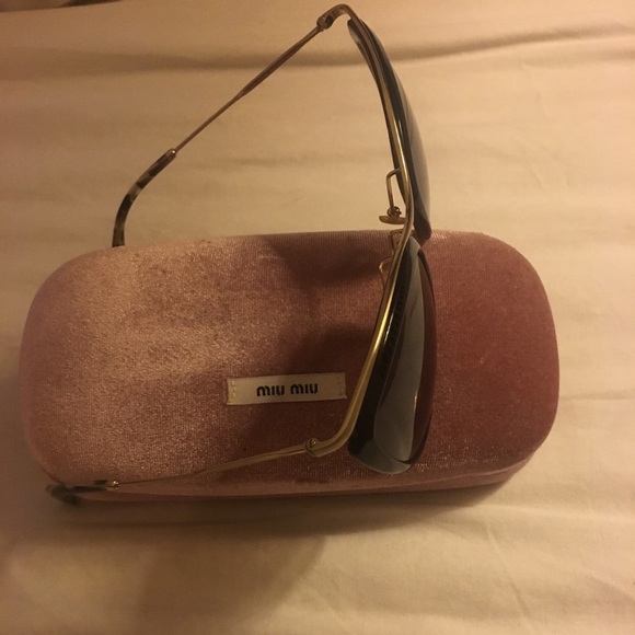 AUTHENTIC MIU MIU Cat Eye Sunglasses with case - Picture 5 of 8